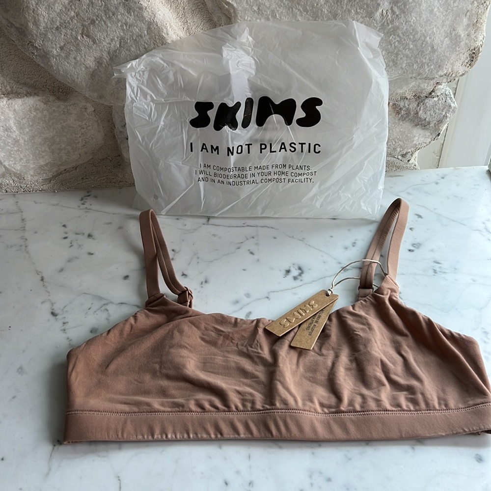 NEVER WORN: SKIMS Fits everybody scoop bralette.